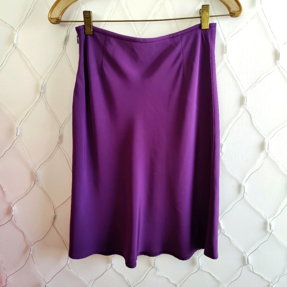 Ann Taylor • Silk Skirt • Classic Cut • At The Knee • Size 2P
